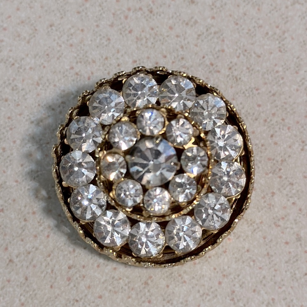 Vintage Coro 3 tier gold tone rhinestone broach (587)